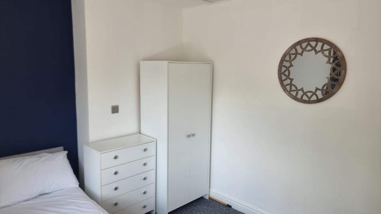 En Suite Room With Kitchen Facilities Nottingham Exterior photo